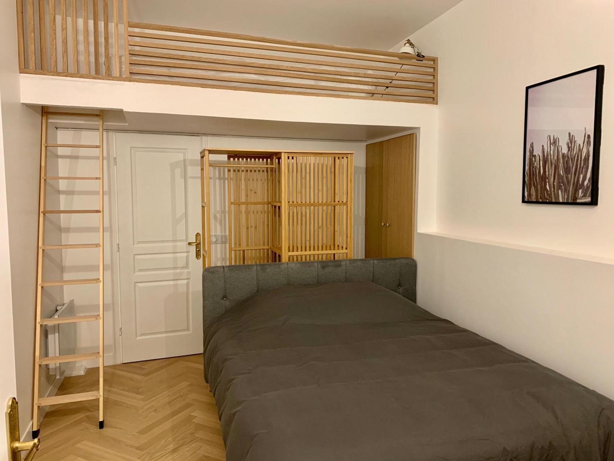 Charming Loft Style In Center Of Marais